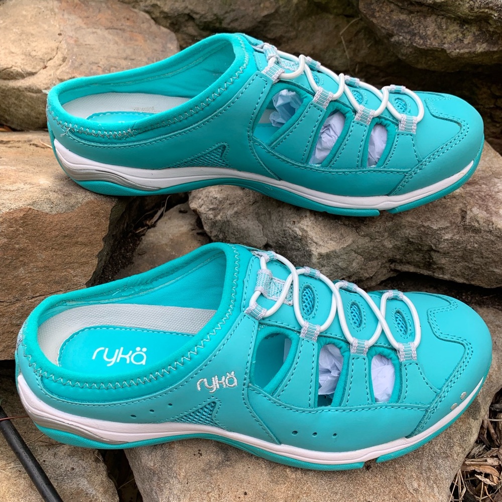 ✨👟✨ New Ryka Slip On Sneakers✨👟✨